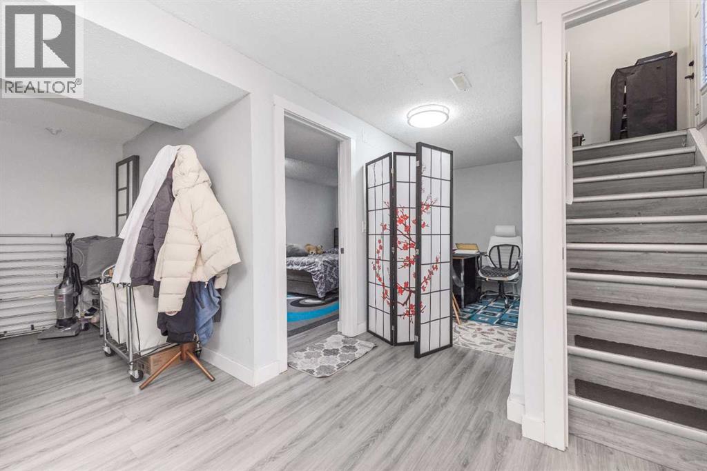 Single Family House Bi-level for Sale in  Rundleson Place NE Rundle Calgary 