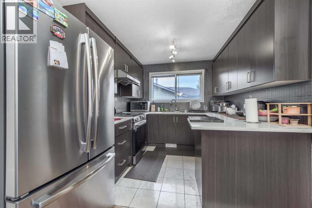 Single Family House Bi-level for Sale in  Rundleson Place NE Rundle Calgary 