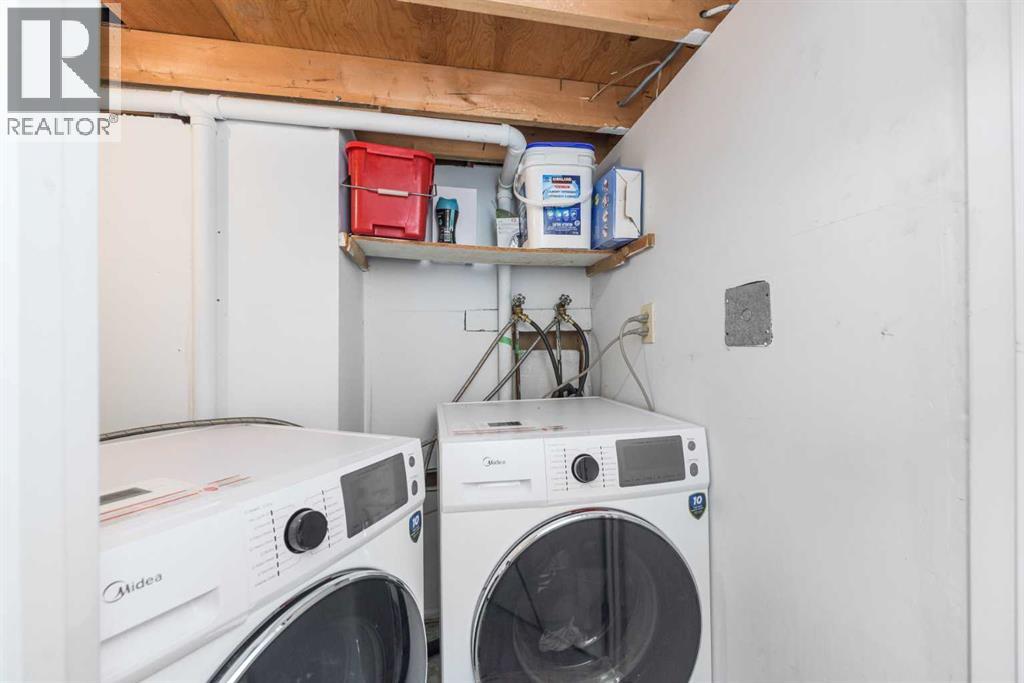 Single Family House Bi-level for Sale in  Rundleson Place NE Rundle Calgary 