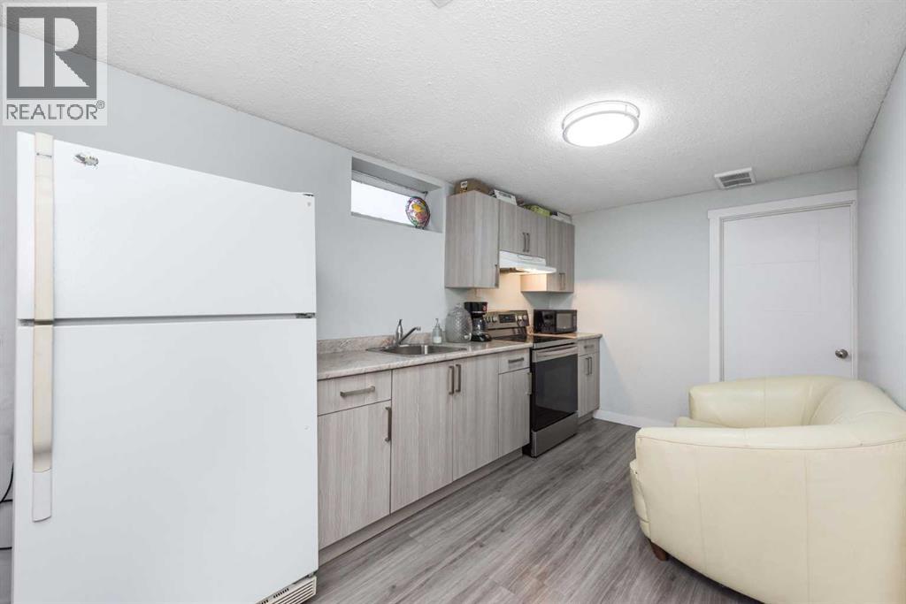 Single Family House Bi-level for Sale in  Rundleson Place NE Rundle Calgary 