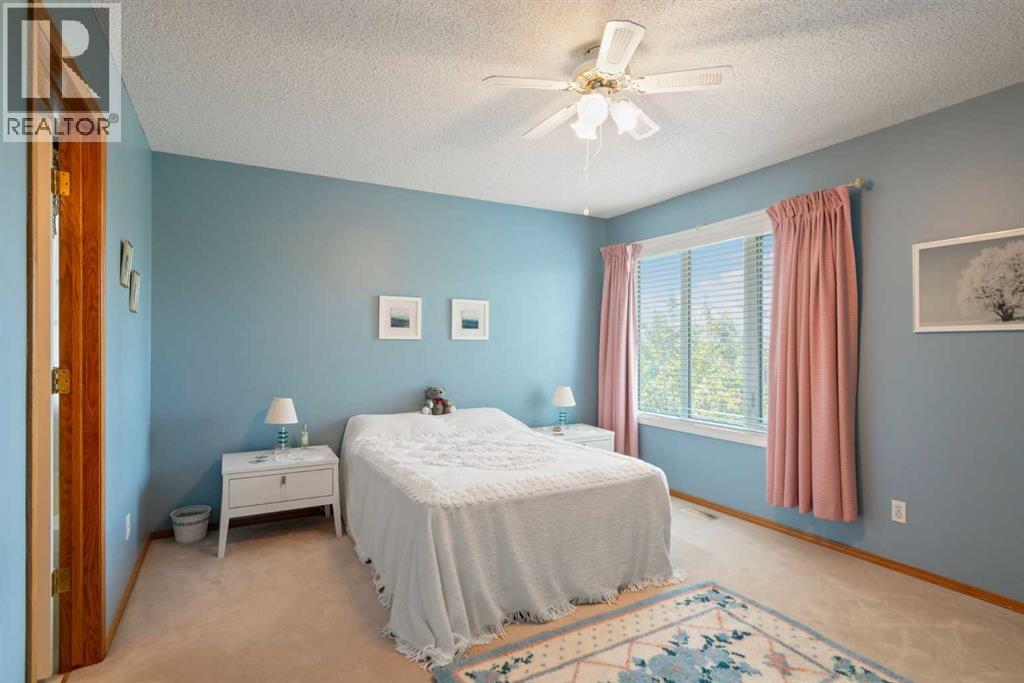 Single Family House for Sale in  Scenic Gardens NW Scenic Acres Calgary 