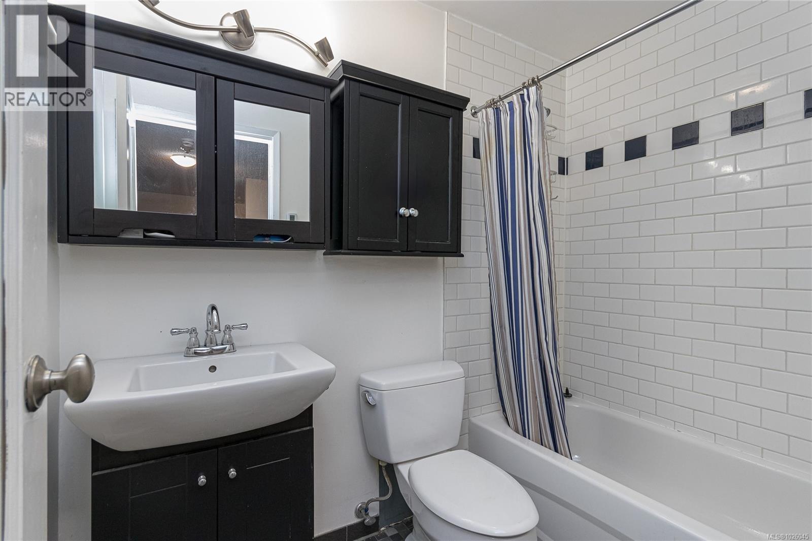 905 1630 Quadra Street, Victoria