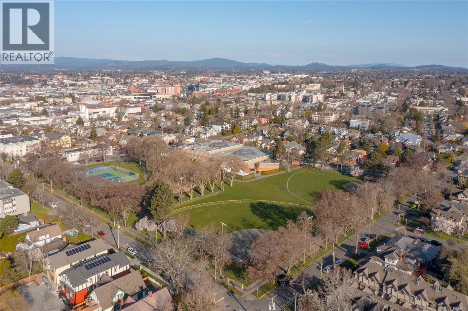 905 1630 Quadra Street, Victoria