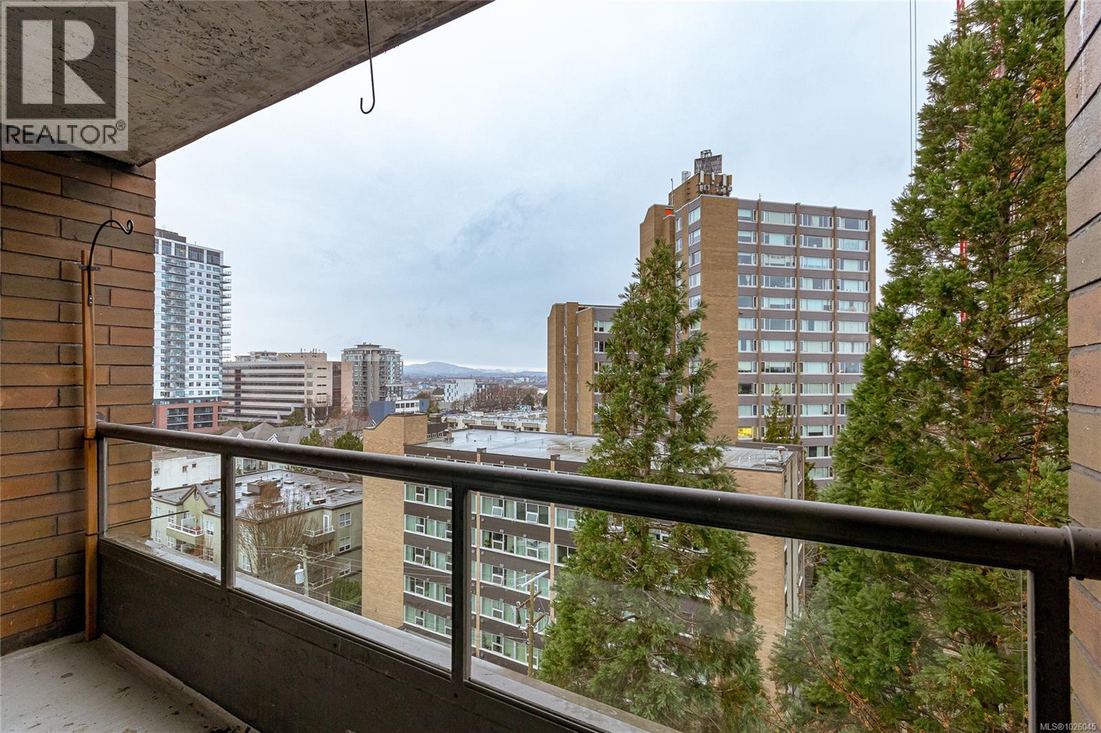 905 1630 Quadra Street, Victoria