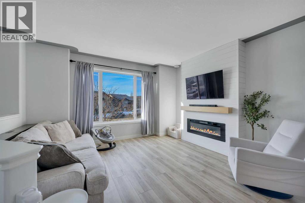 124 Heartland Crescent - Photo 4 of 36, Penhold, Alberta