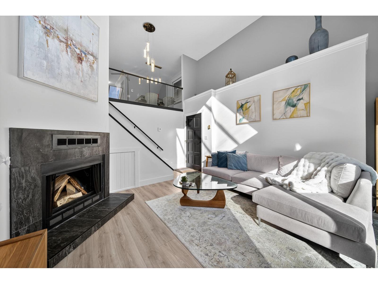 11 15971 MARINE DRIVE, White Rock