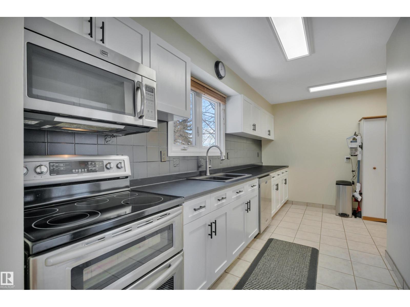 17062 100 ST NW, Edmonton