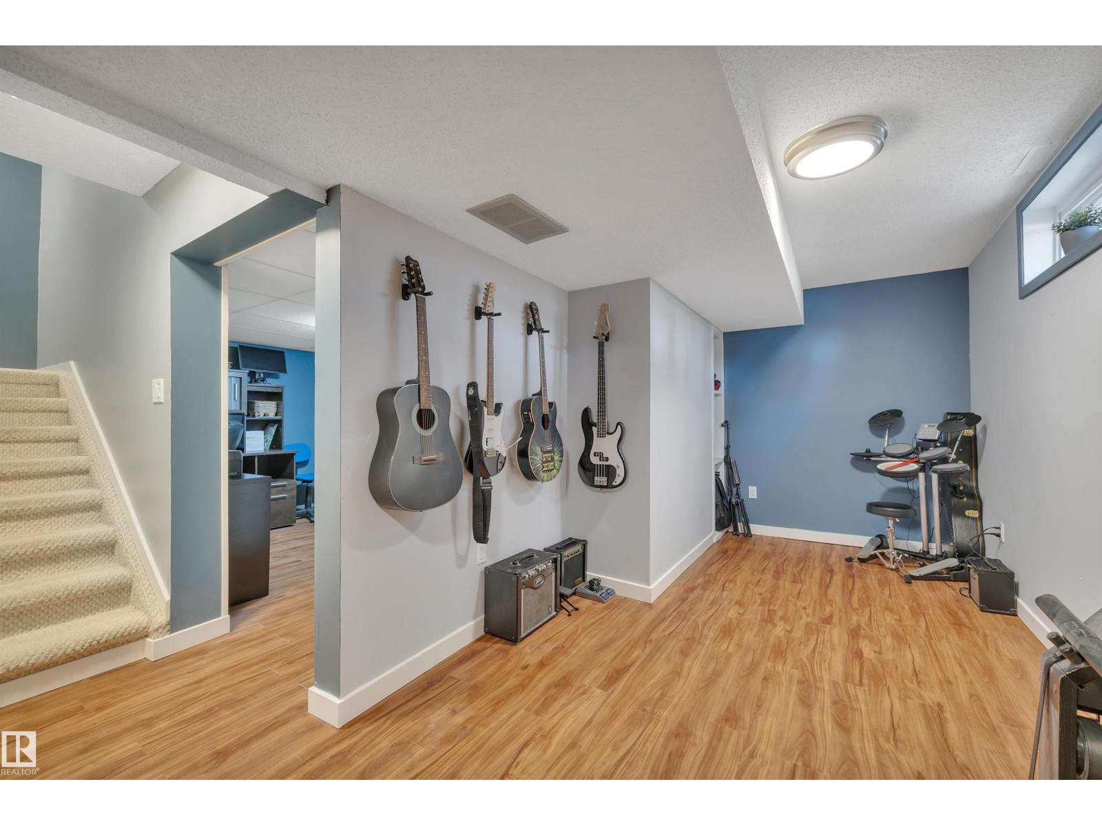 17062 100 ST NW, Edmonton