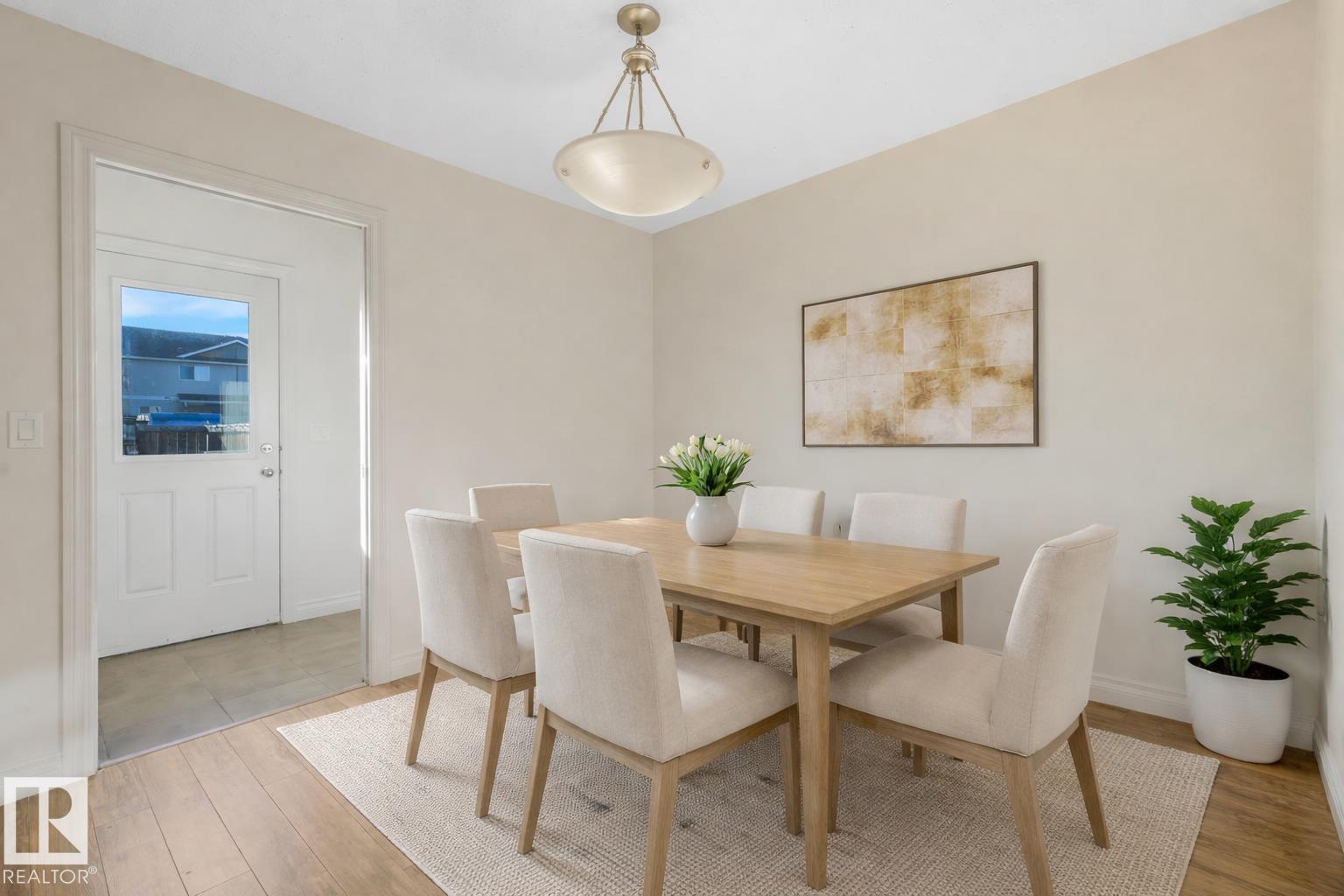 3003 16 AV NW, Edmonton