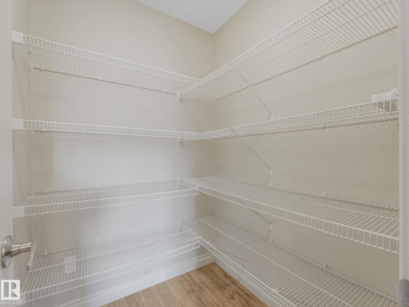 3003 16 AV NW, Edmonton