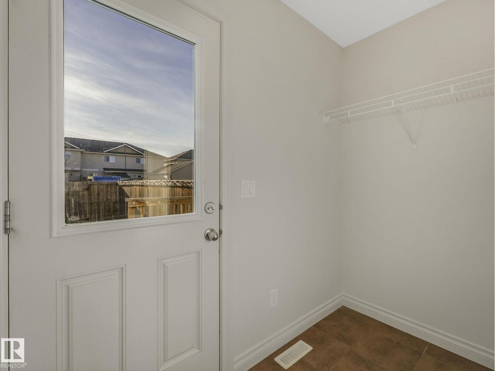 3003 16 AV NW, Edmonton