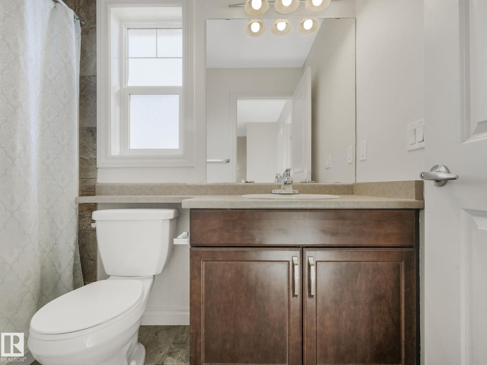 3003 16 AV NW, Edmonton