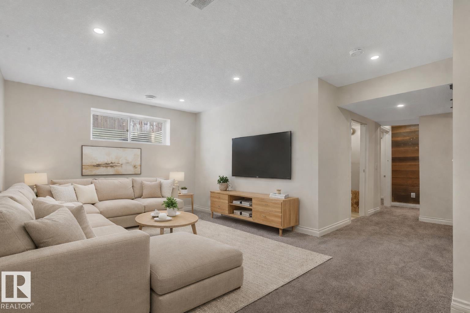 3003 16 AV NW, Edmonton