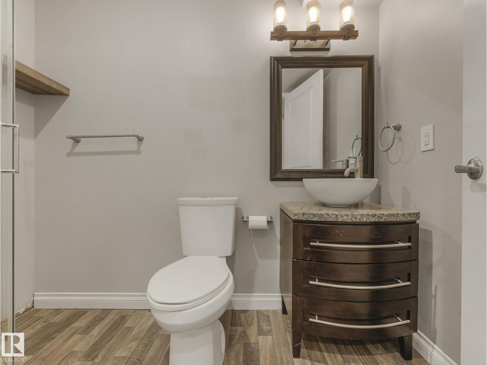 3003 16 AV NW, Edmonton