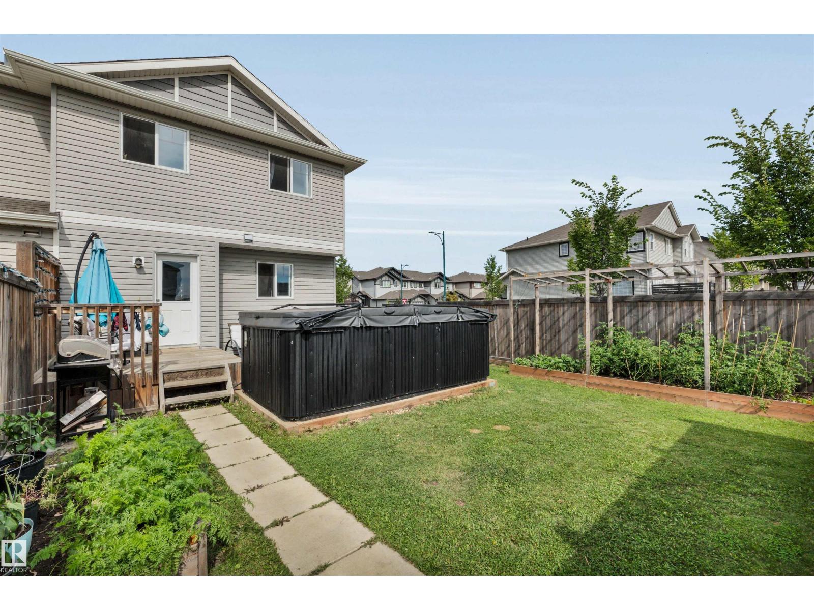 3003 16 AV NW, Edmonton