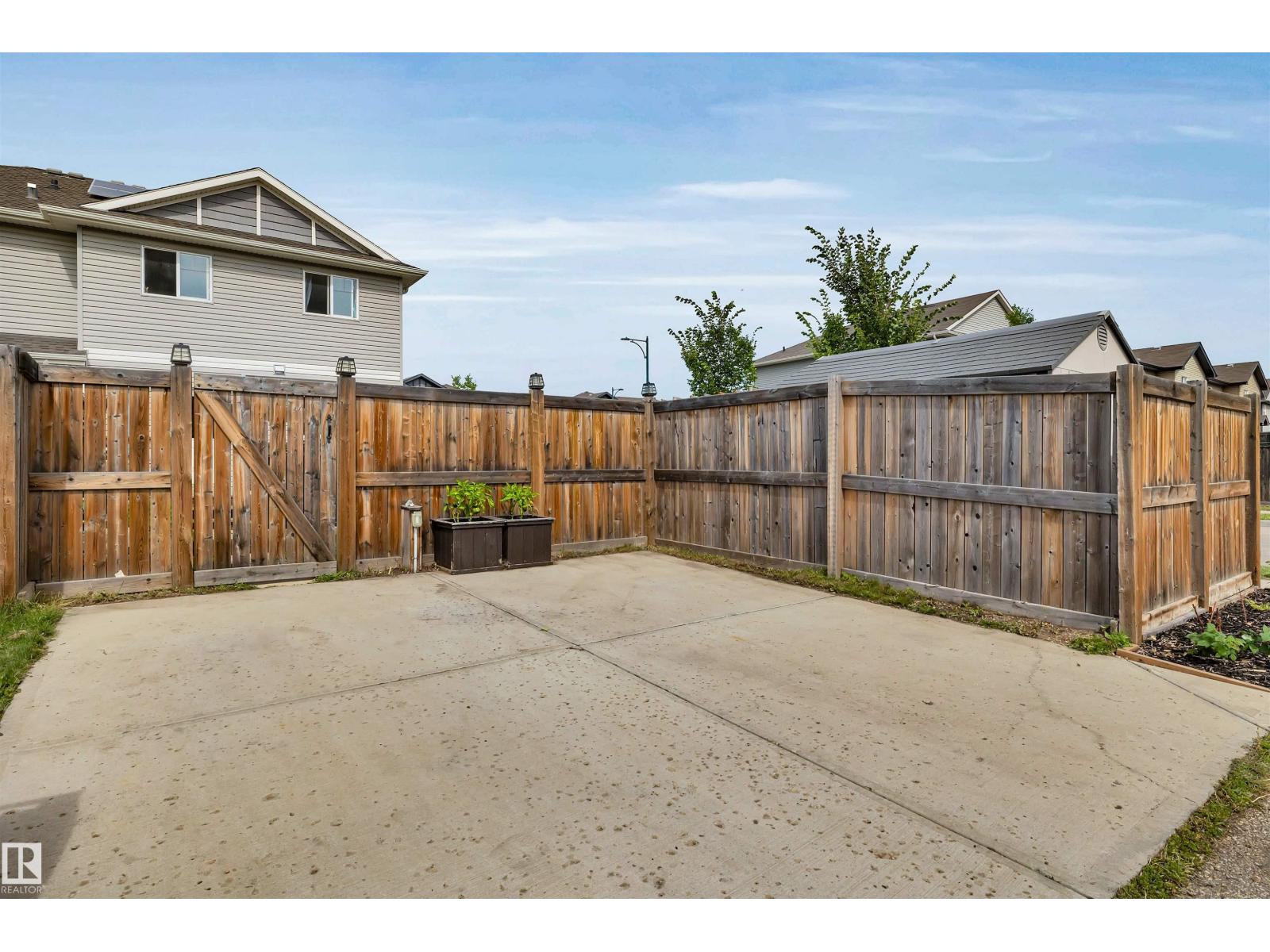 3003 16 AV NW, Edmonton