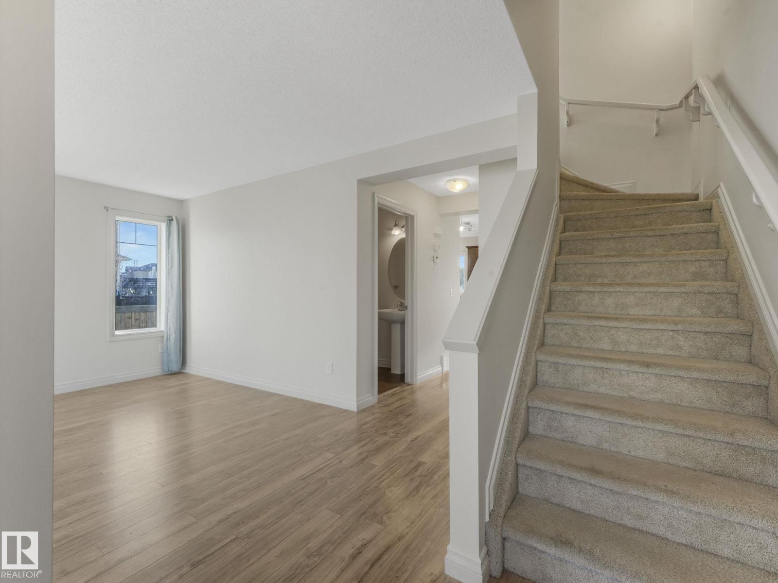 3003 16 AV NW, Edmonton