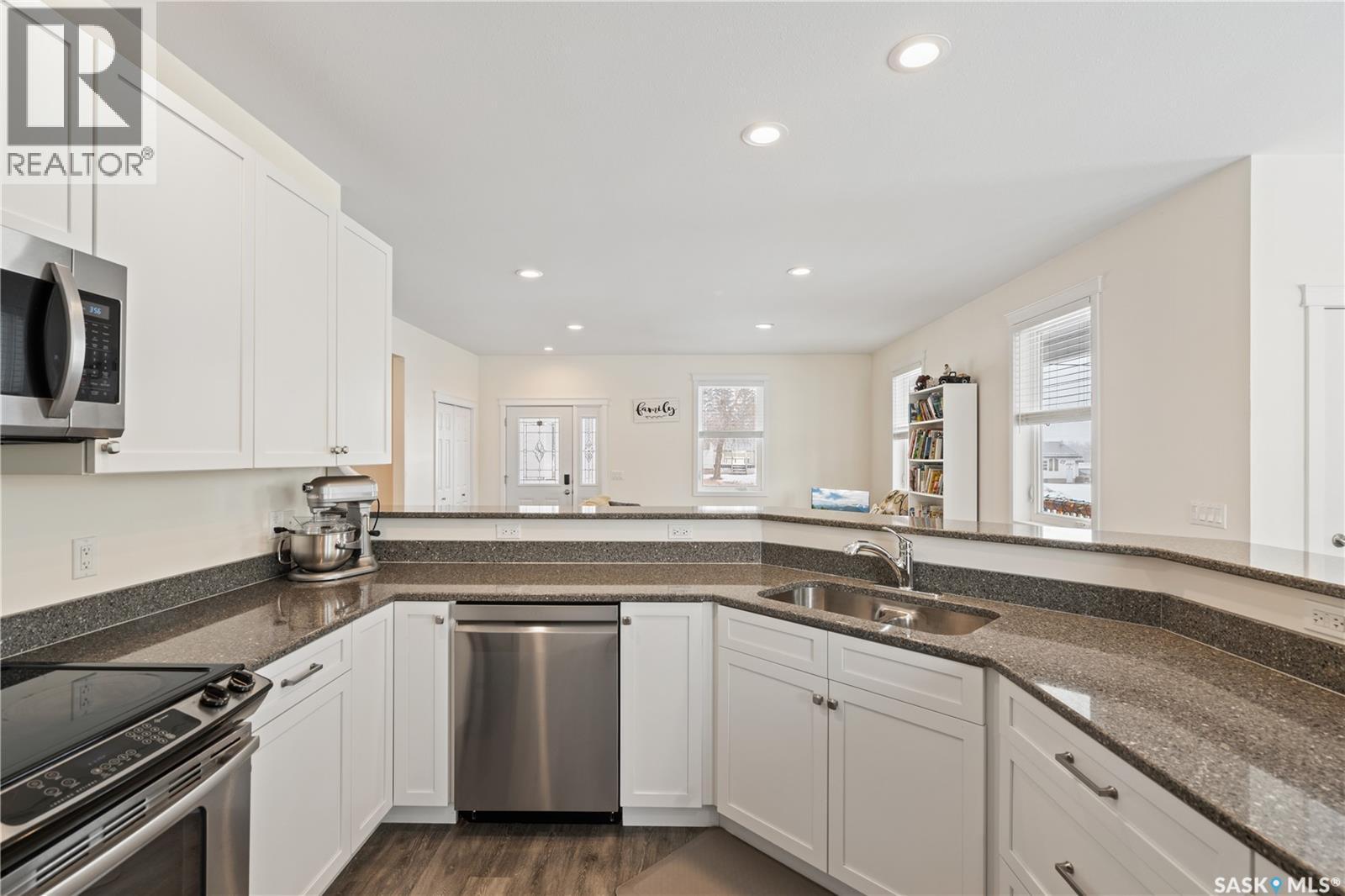 190 1st STREET W - Photo 3 of 35, Pierceland, Saskatchewan