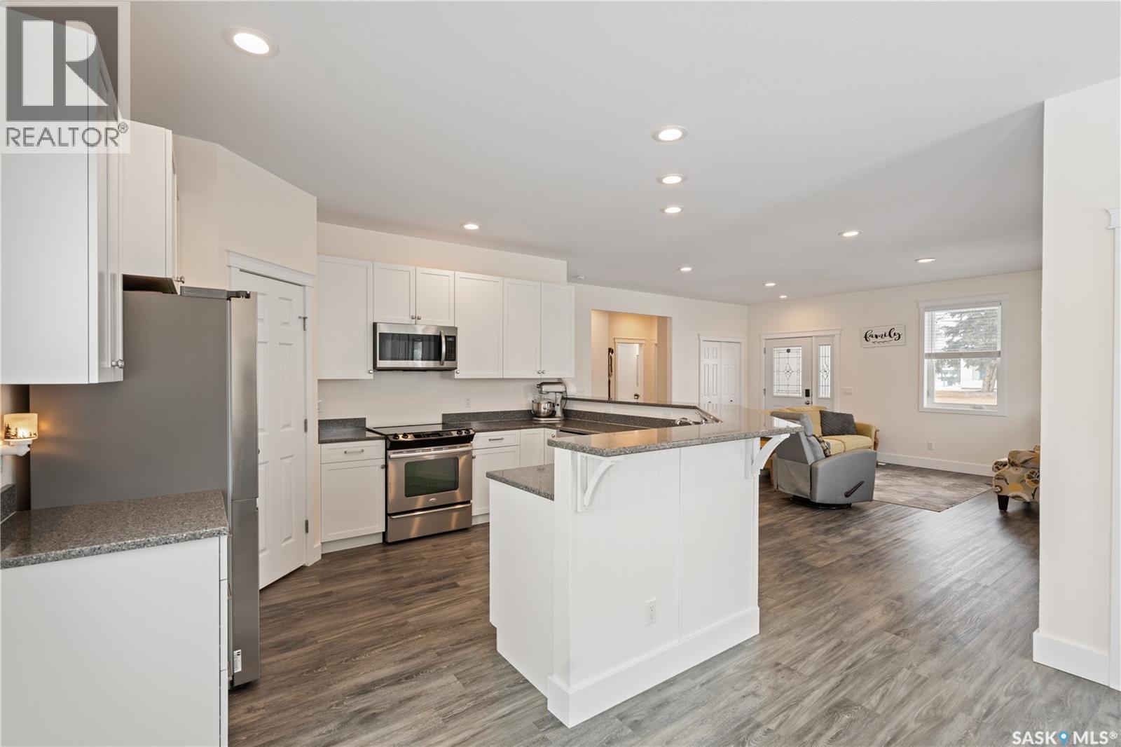 190 1st STREET W - Photo 4 of 35, Pierceland, Saskatchewan