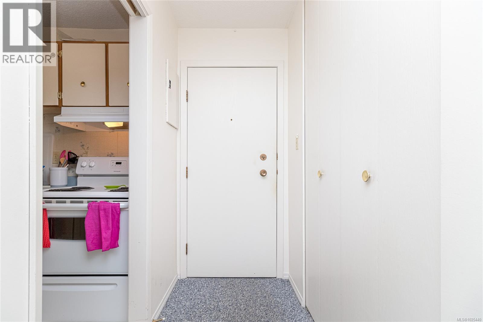 204 710 Lampson St, Esquimalt