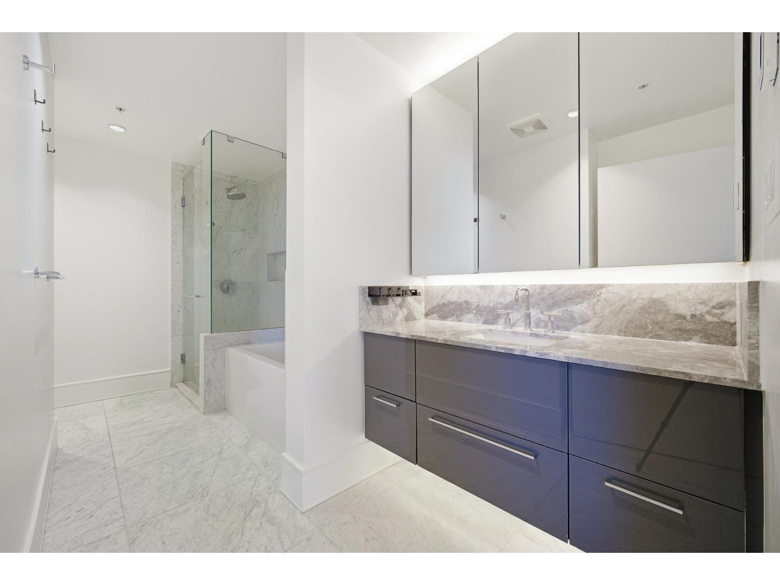 602 1500 MARTIN STREET, White Rock