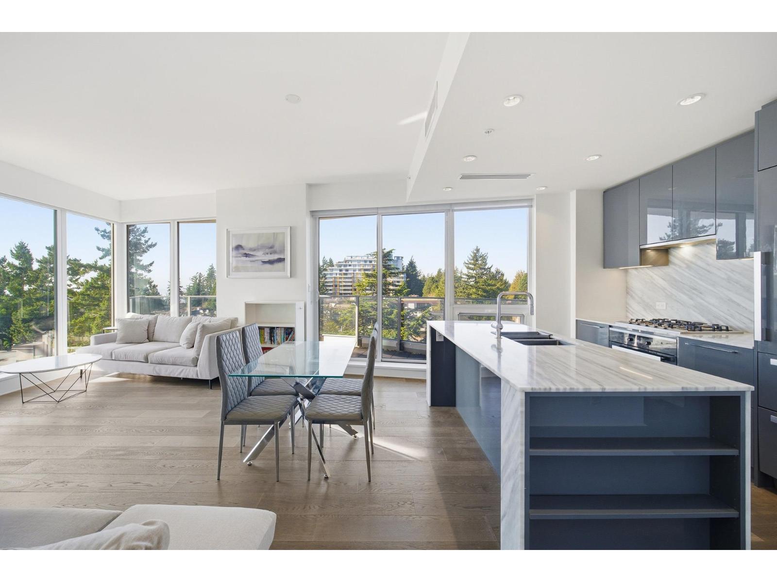 602 1500 MARTIN STREET, White Rock