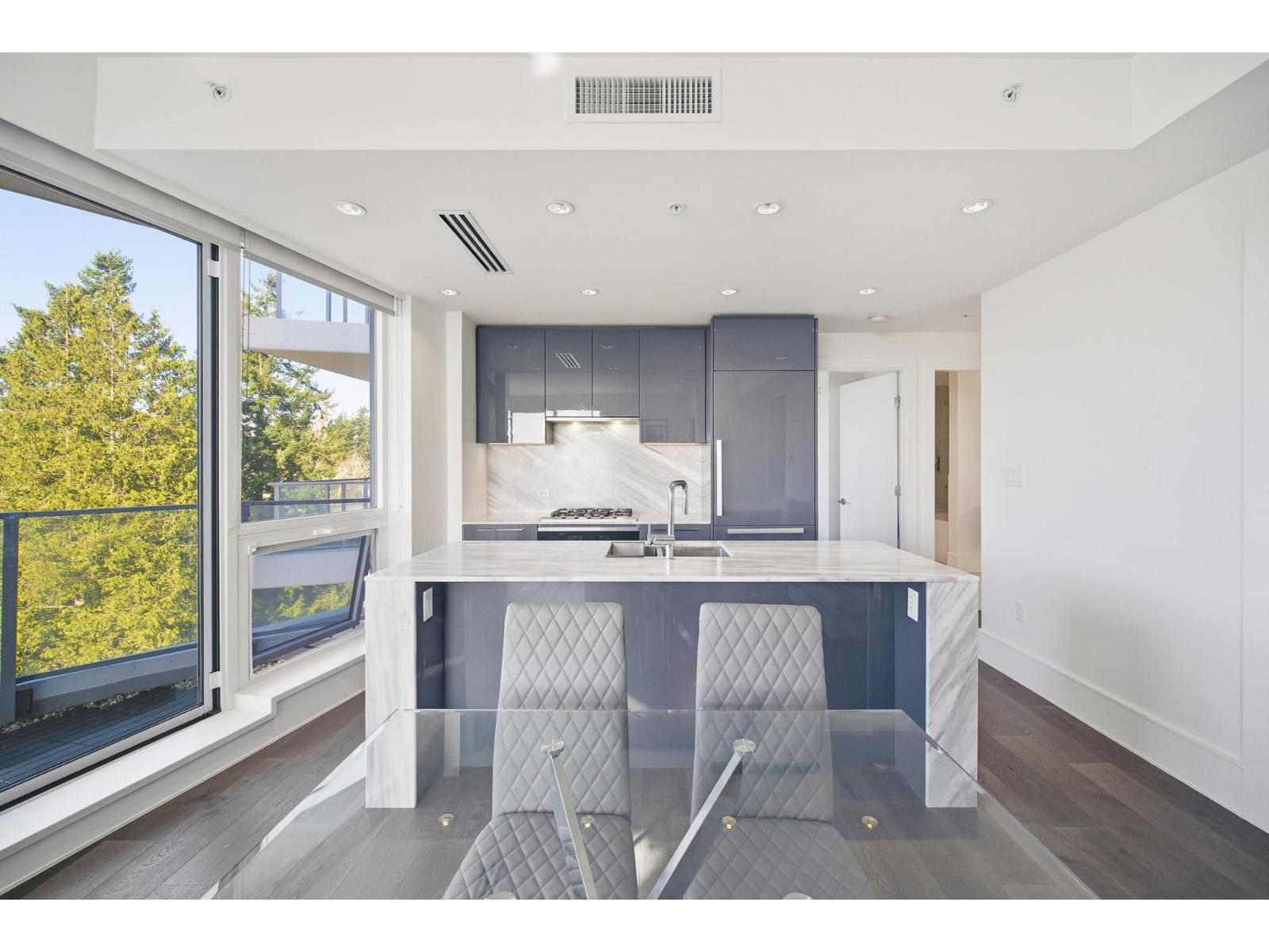 602 1500 MARTIN STREET, White Rock