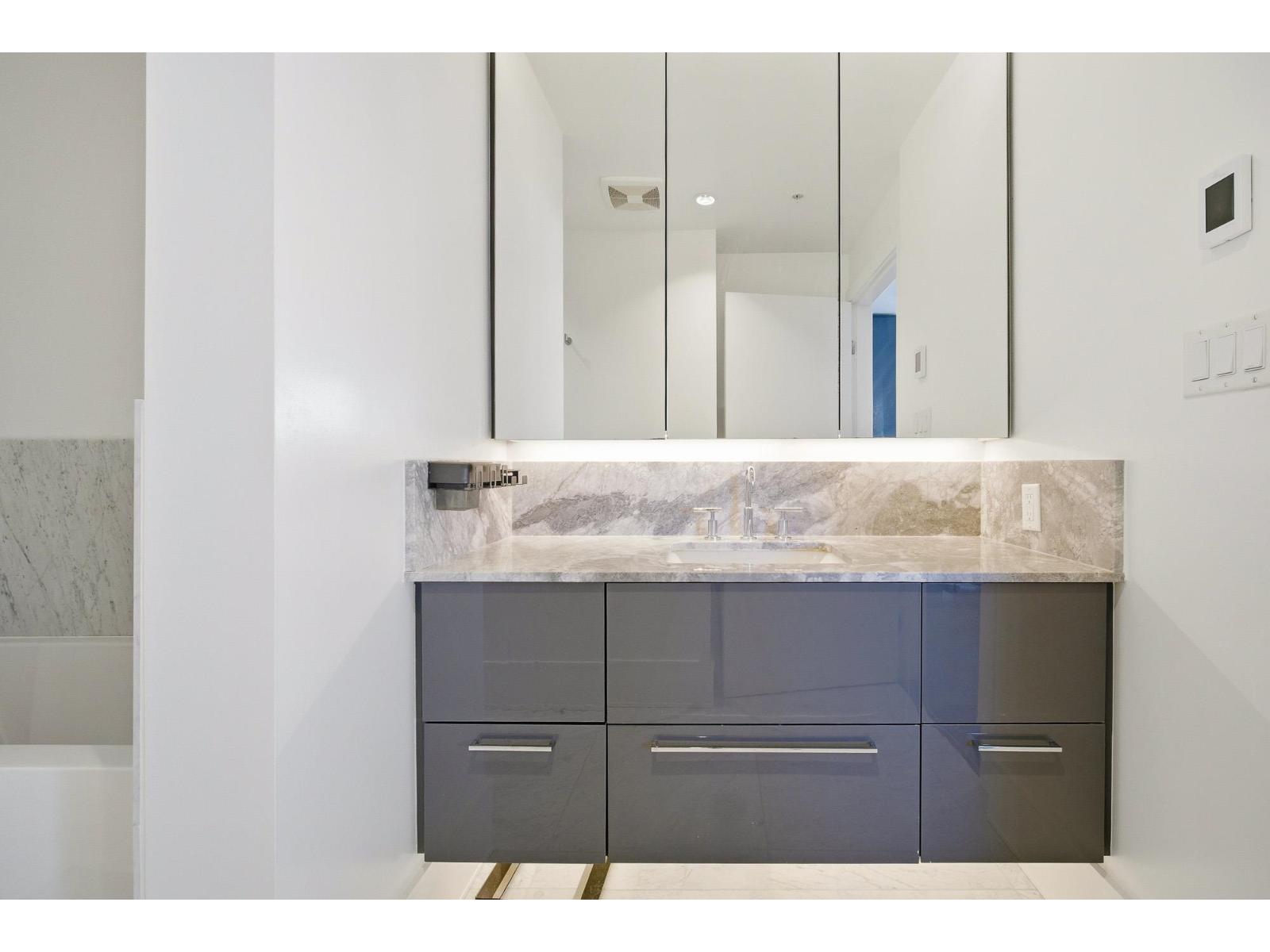 602 1500 MARTIN STREET, White Rock