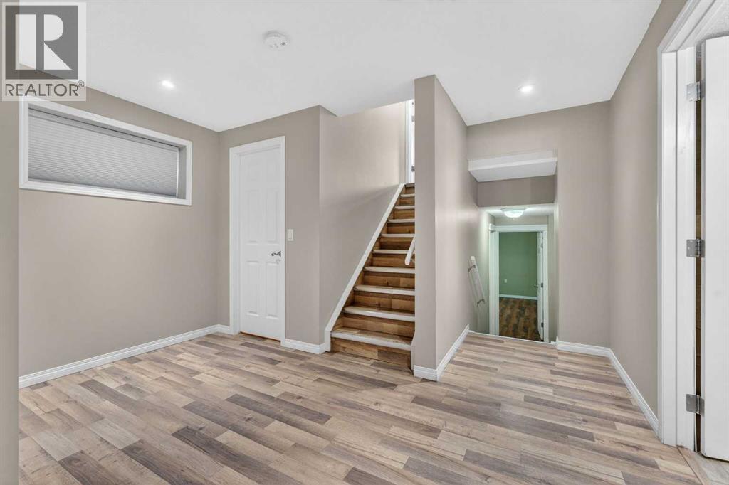 Single Family House 4 Level for Sale in  Saddlebrook Gardens NE Saddle Ridge Calgary 