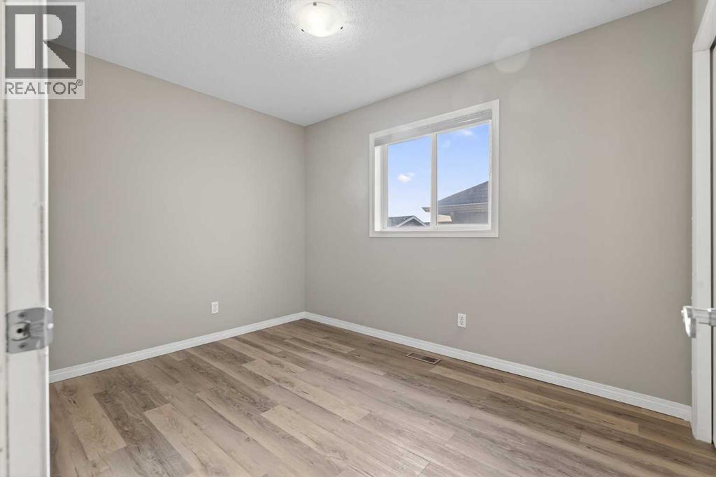 Single Family House 4 Level for Sale in  Saddlebrook Gardens NE Saddle Ridge Calgary 