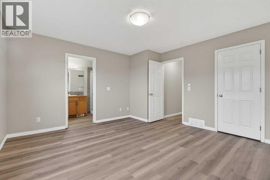 Single Family House 4 Level for Sale in  Saddlebrook Gardens NE Saddle Ridge Calgary 