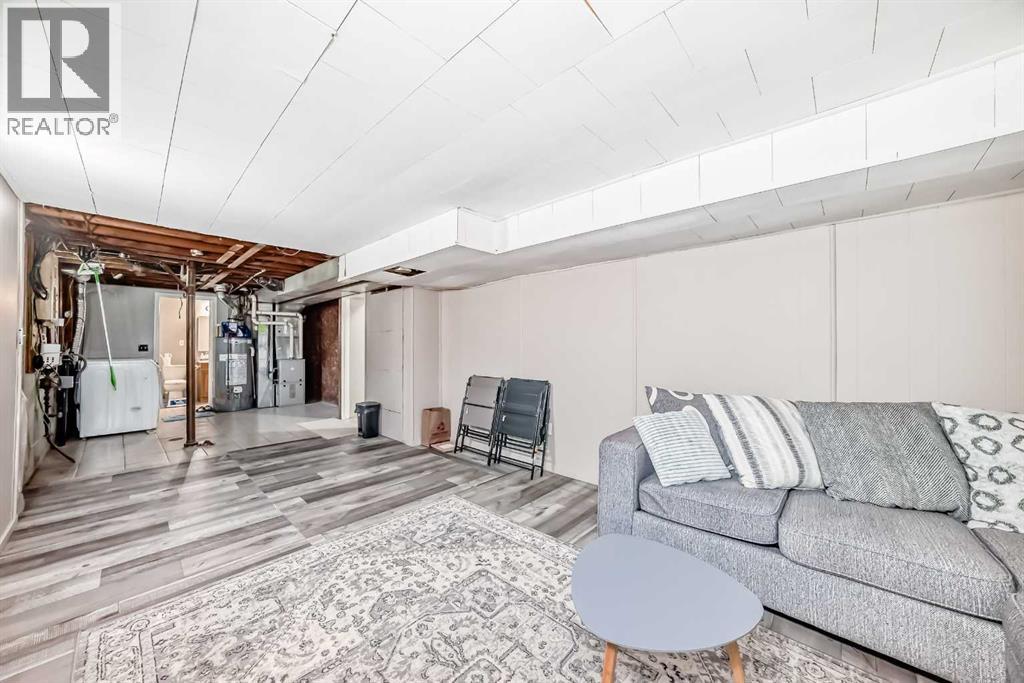 Single Family House Bi-level for Sale in  Fortalice Crescent SE Forest Heights Calgary 