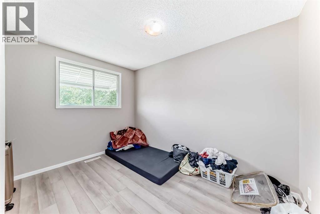 Single Family House Bi-level for Sale in  Fortalice Crescent SE Forest Heights Calgary 