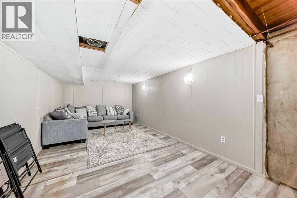 Single Family House Bi-level for Sale in  Fortalice Crescent SE Forest Heights Calgary 