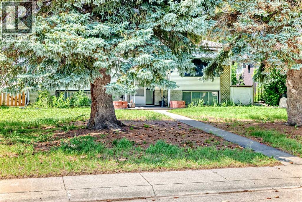 Single Family House Bi-level for Sale in  Fortalice Crescent SE Forest Heights Calgary 