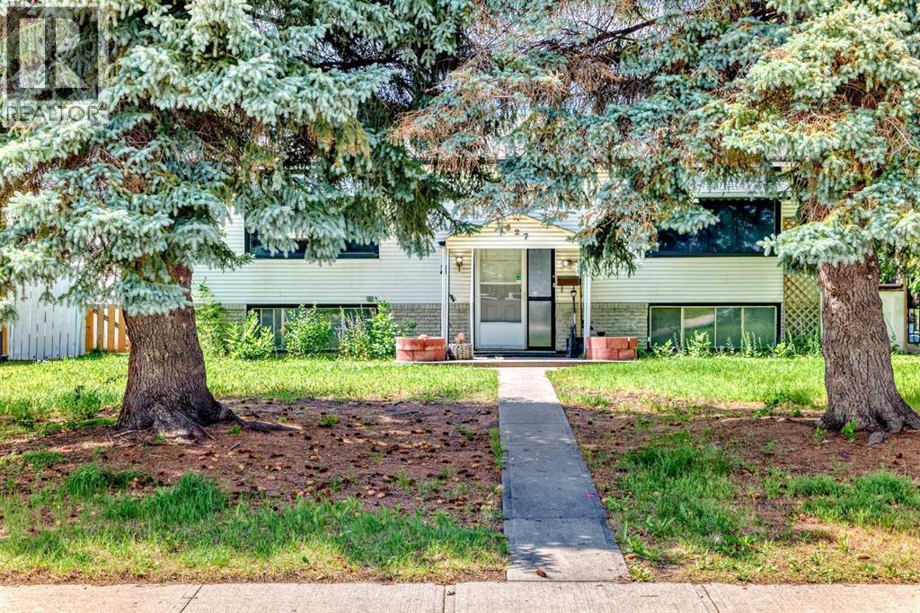 Single Family House Bi-level for Sale in  Fortalice Crescent SE Forest Heights Calgary 