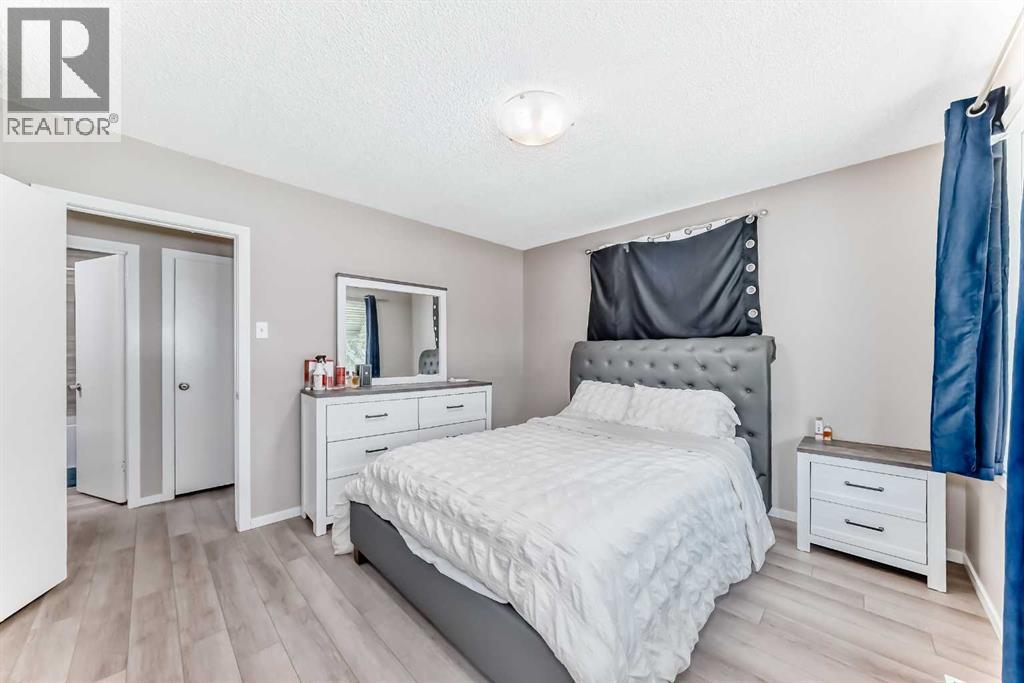 Single Family House Bi-level for Sale in  Fortalice Crescent SE Forest Heights Calgary 