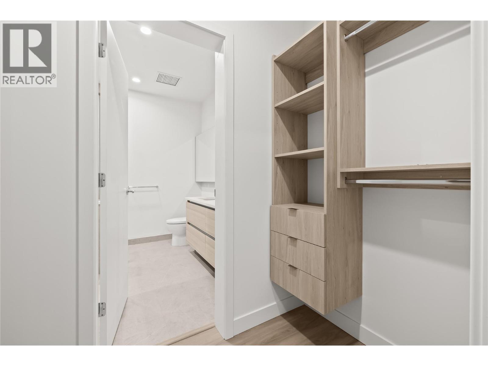 2107 238 Leon Avenue, Kelowna