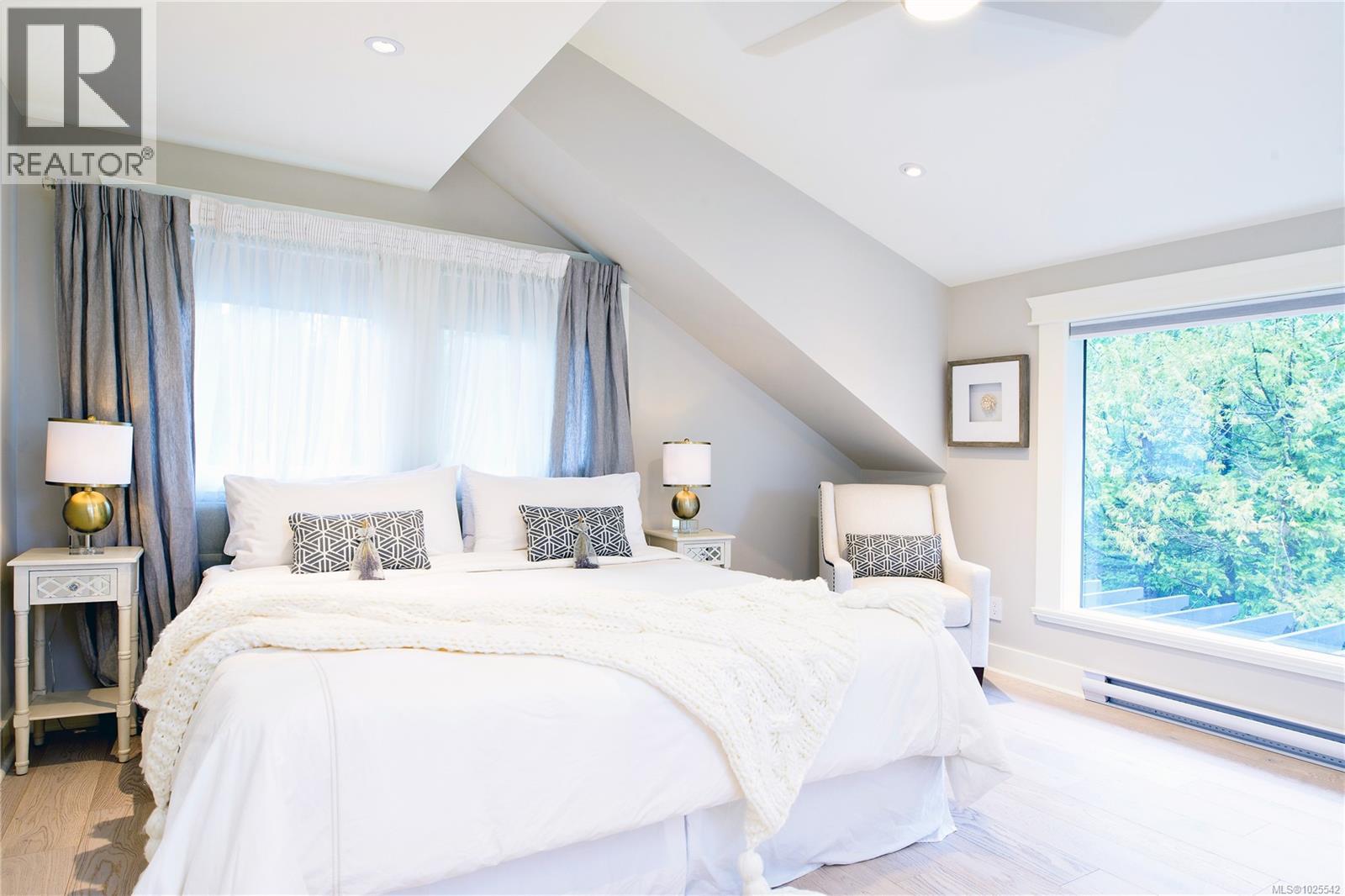  4573 Prospect Lake Road, Saanich