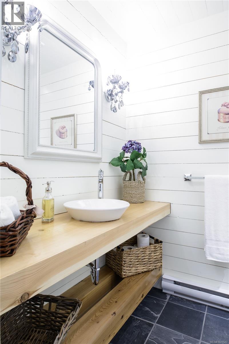  4573 Prospect Lake Road, Saanich