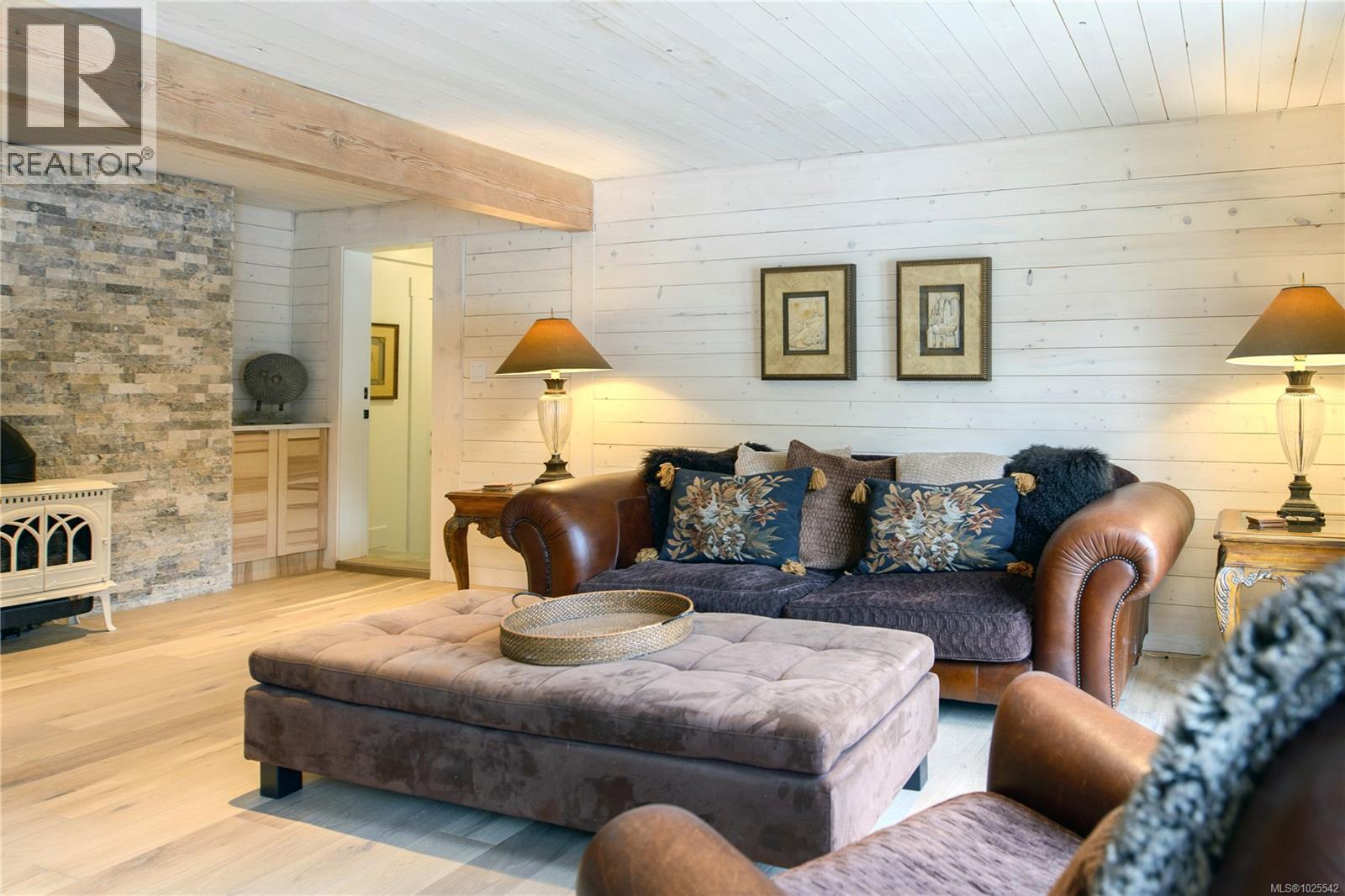  4573 Prospect Lake Road, Saanich