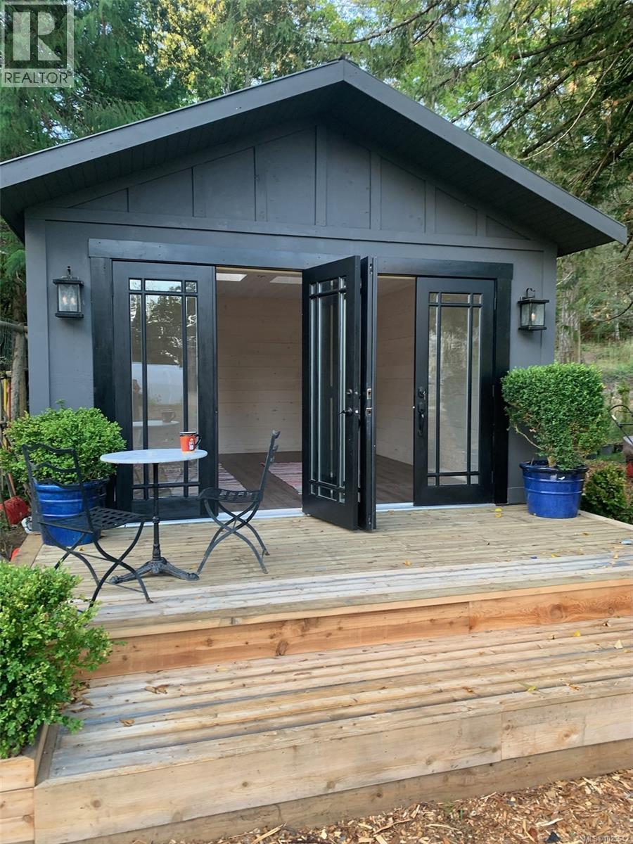  4573 Prospect Lake Road, Saanich