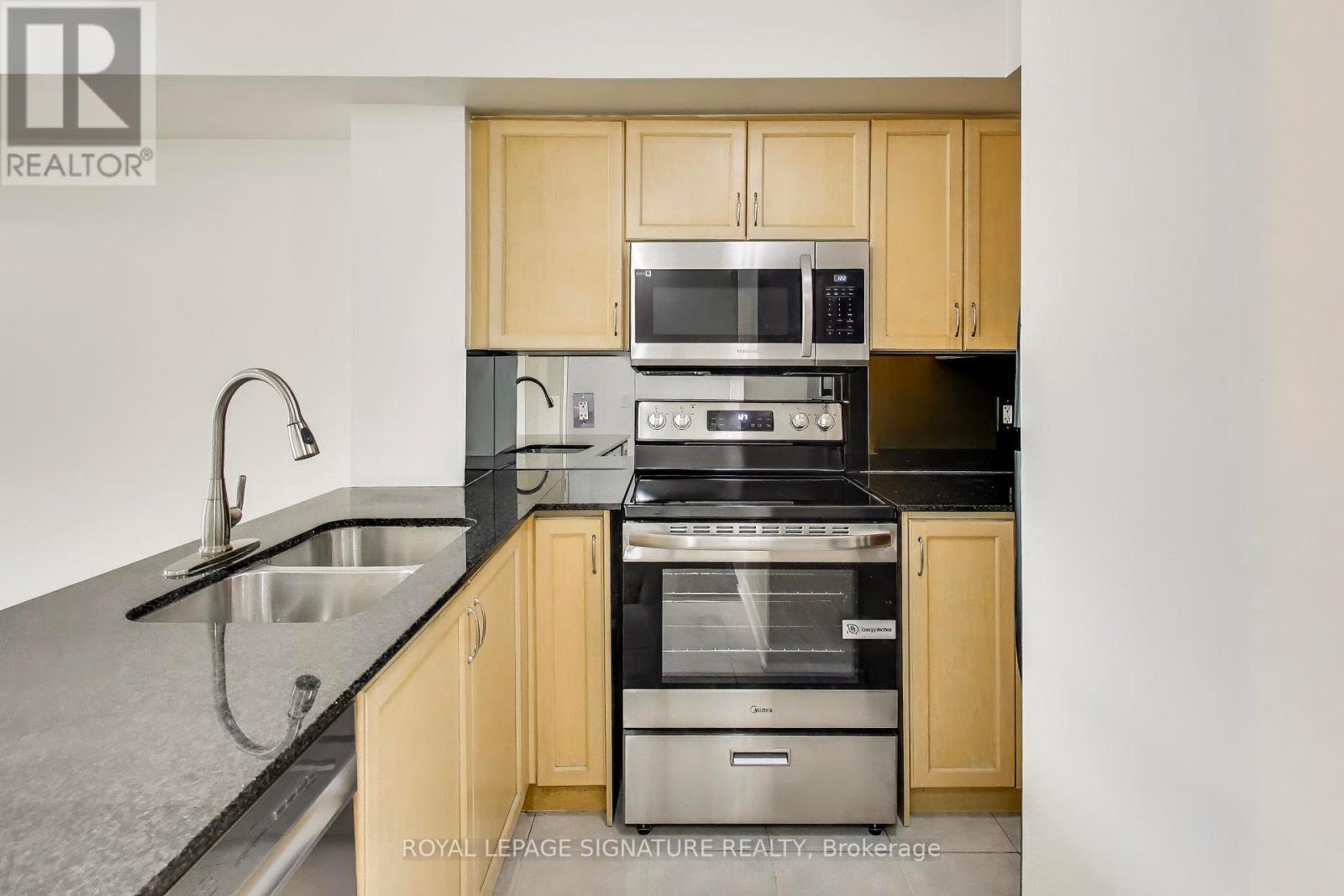 #203 18 KENASTON GARDENS - 10