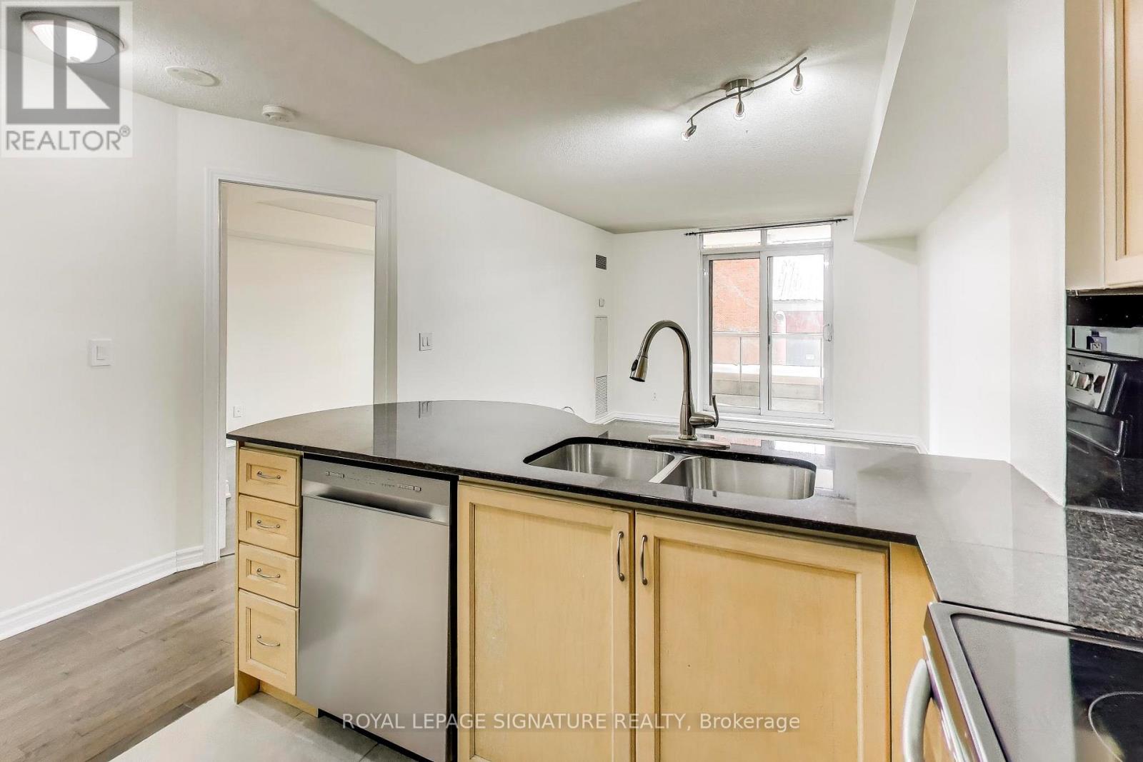 #203 18 KENASTON GARDENS - 11