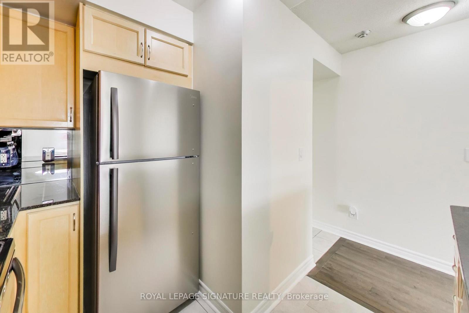 #203 18 KENASTON GARDENS - 12