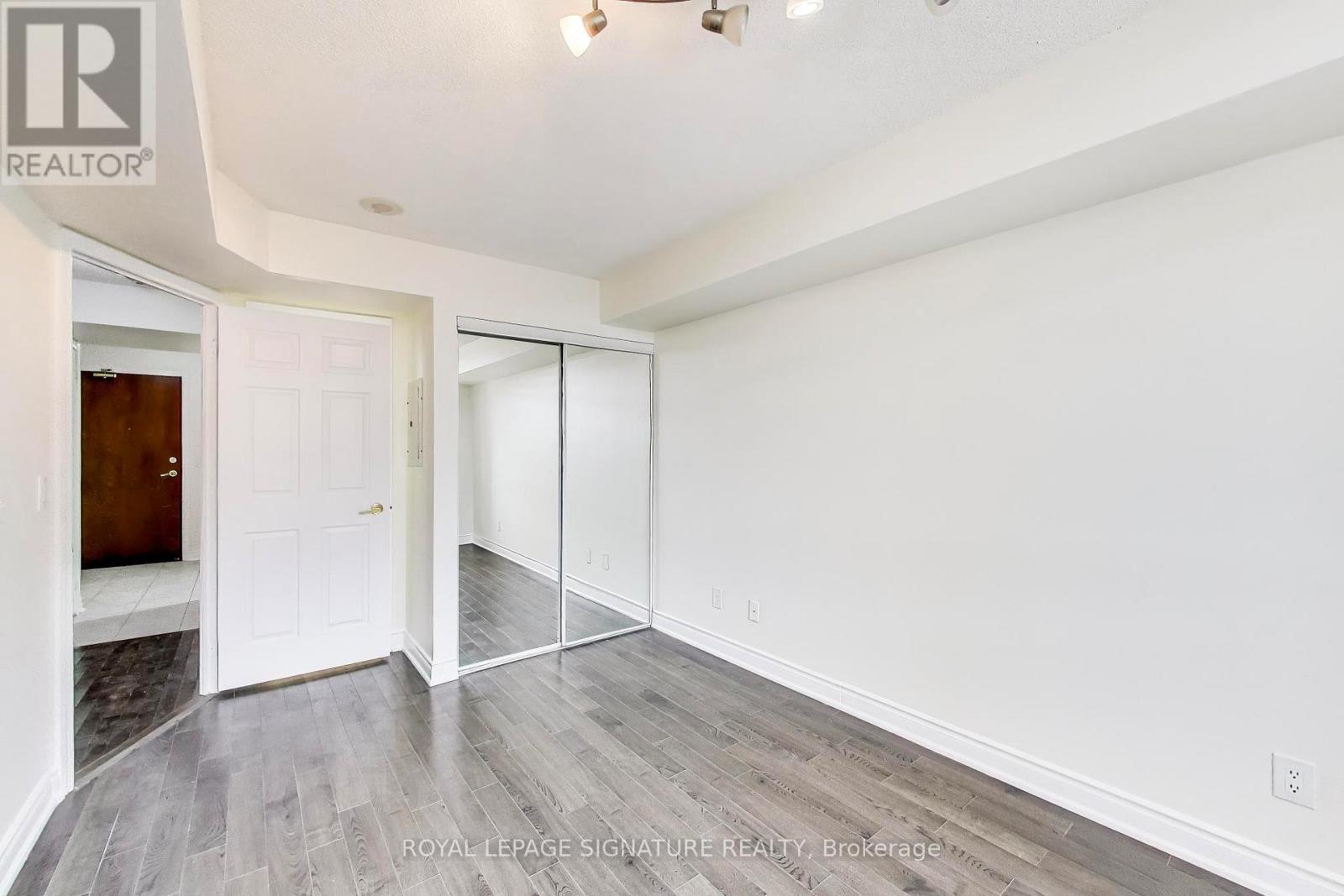 #203 18 KENASTON GARDENS - 14