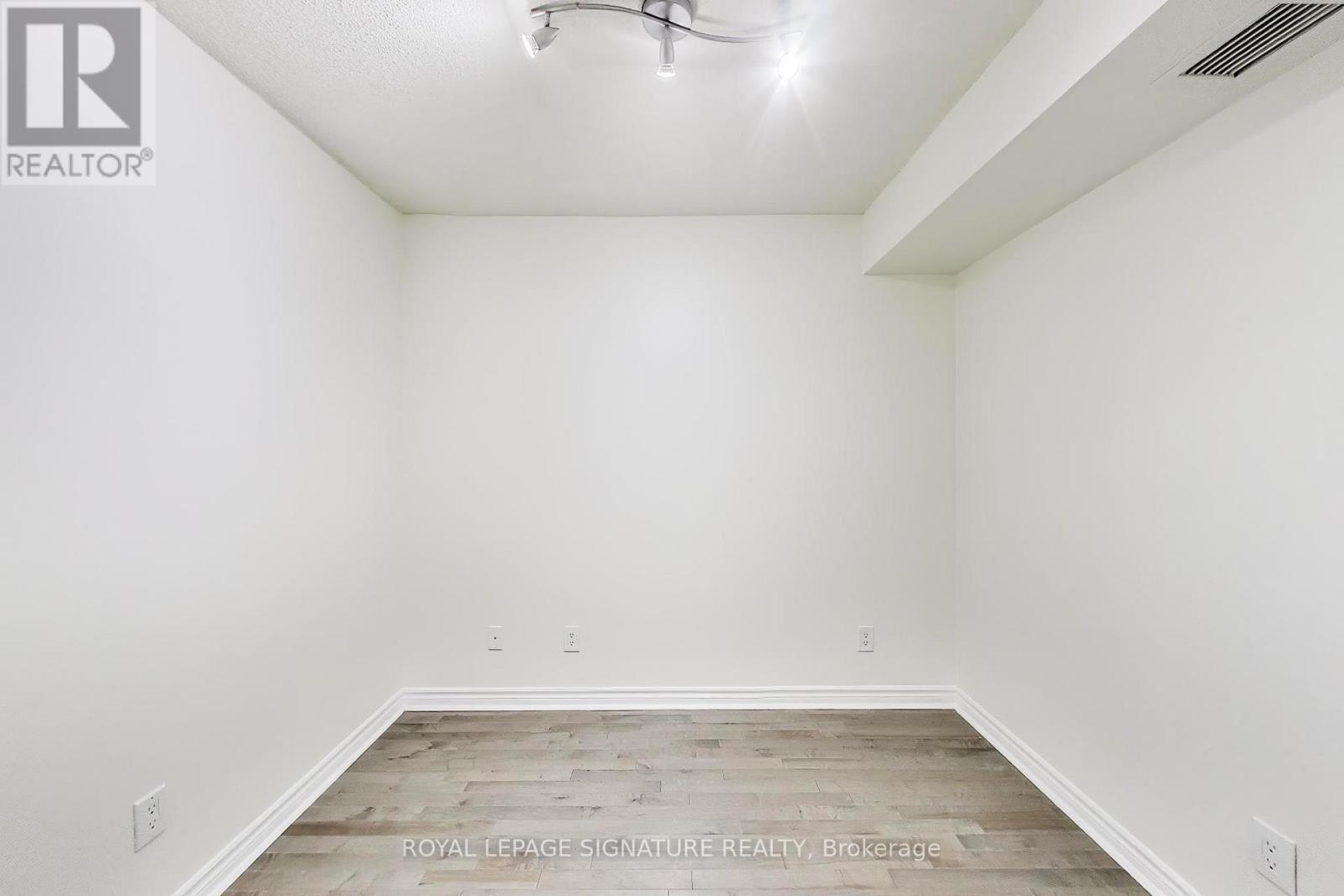 #203 18 KENASTON GARDENS - 17