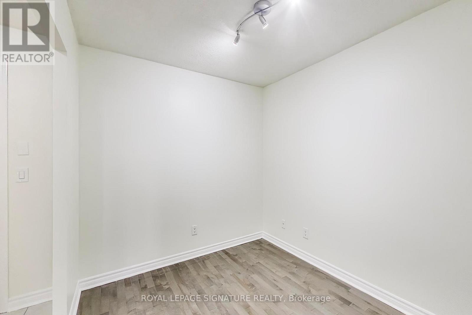 #203 18 KENASTON GARDENS - 19
