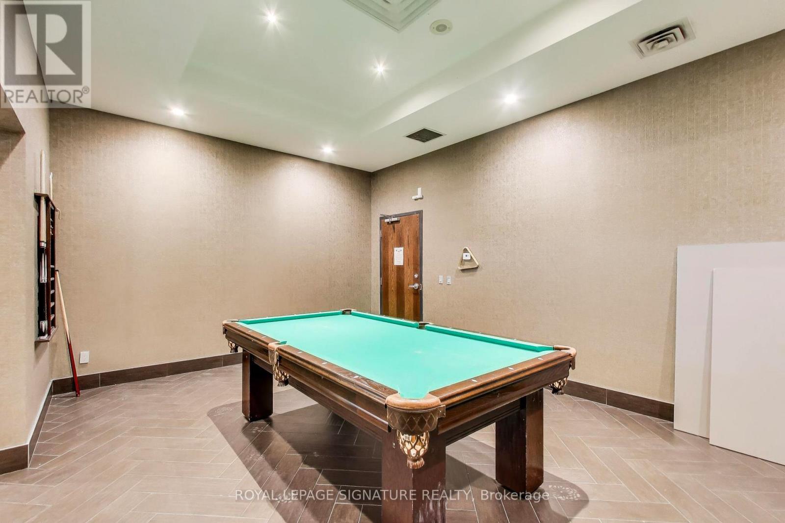 #203 18 KENASTON GARDENS - 28