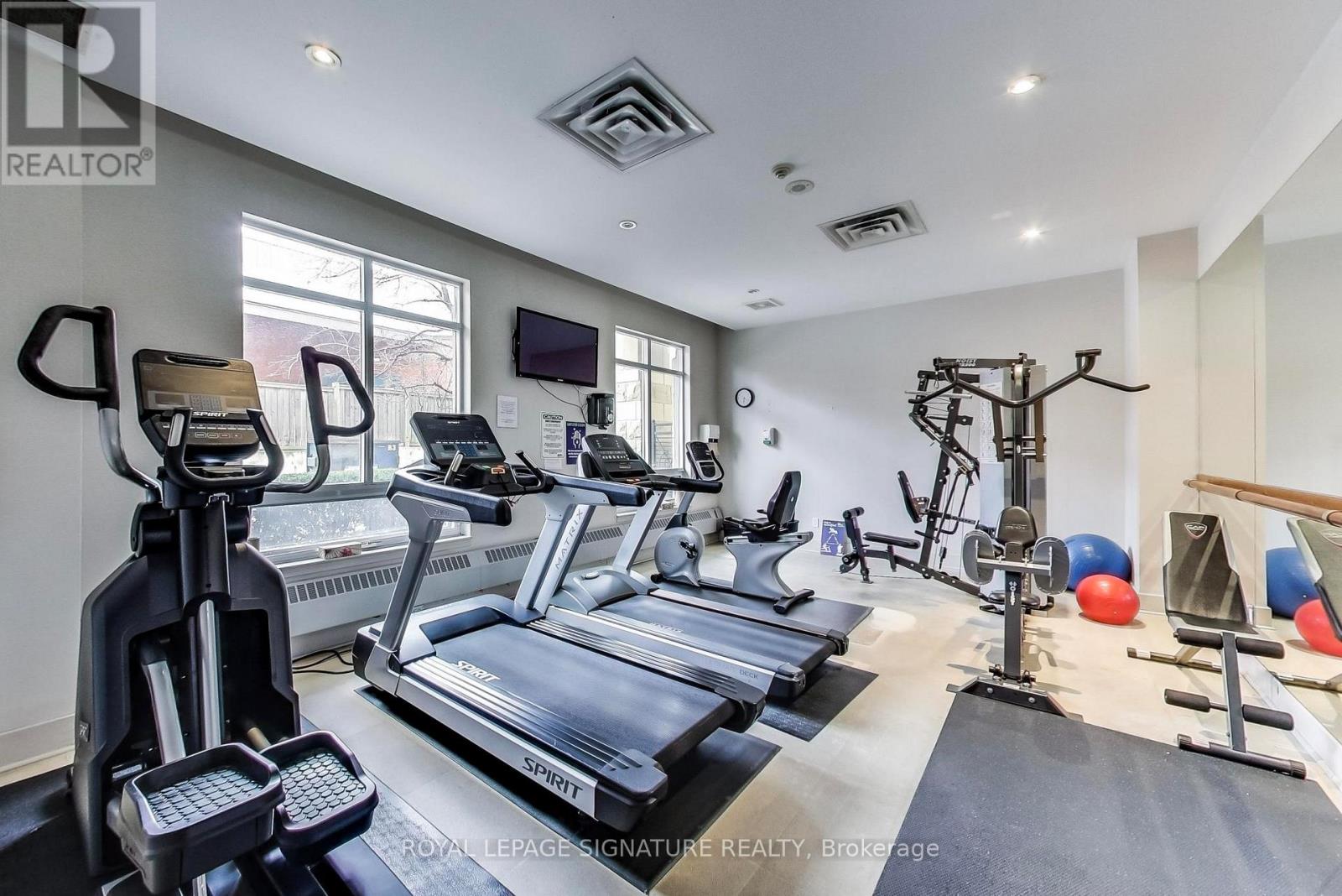 #203 18 KENASTON GARDENS - 29